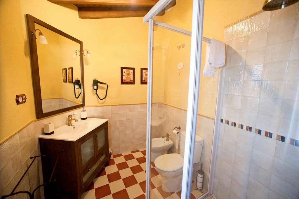 Casa rural Rural Arbequina, Piscina Climatizada Termal Balneario El Salugral A 12 Kilómetros, 5 Euros Por Persona Casas del Monte