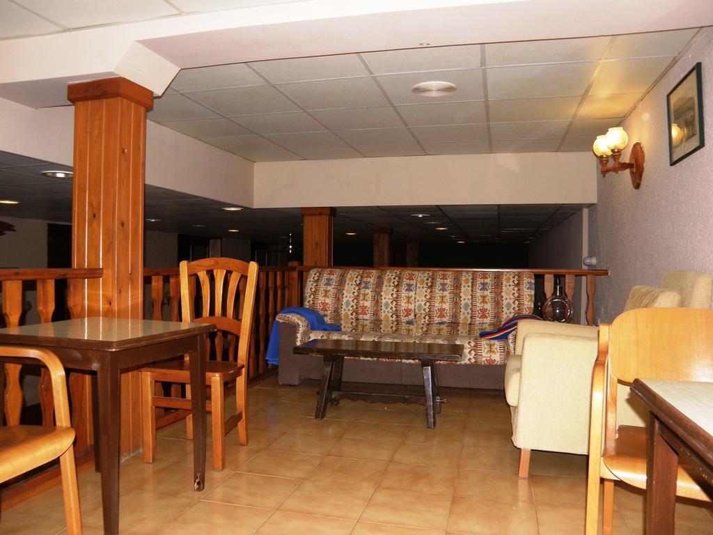 De La Val Hotel *