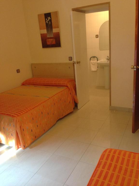 Cervantes Guest house 2*