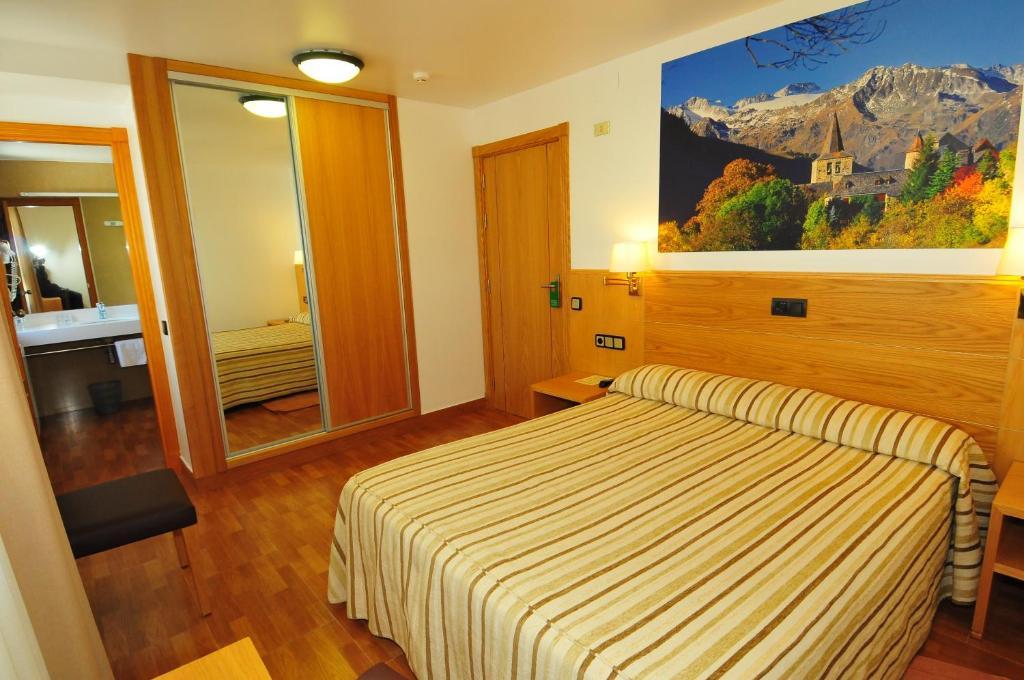 Lacreu Hotel 3*