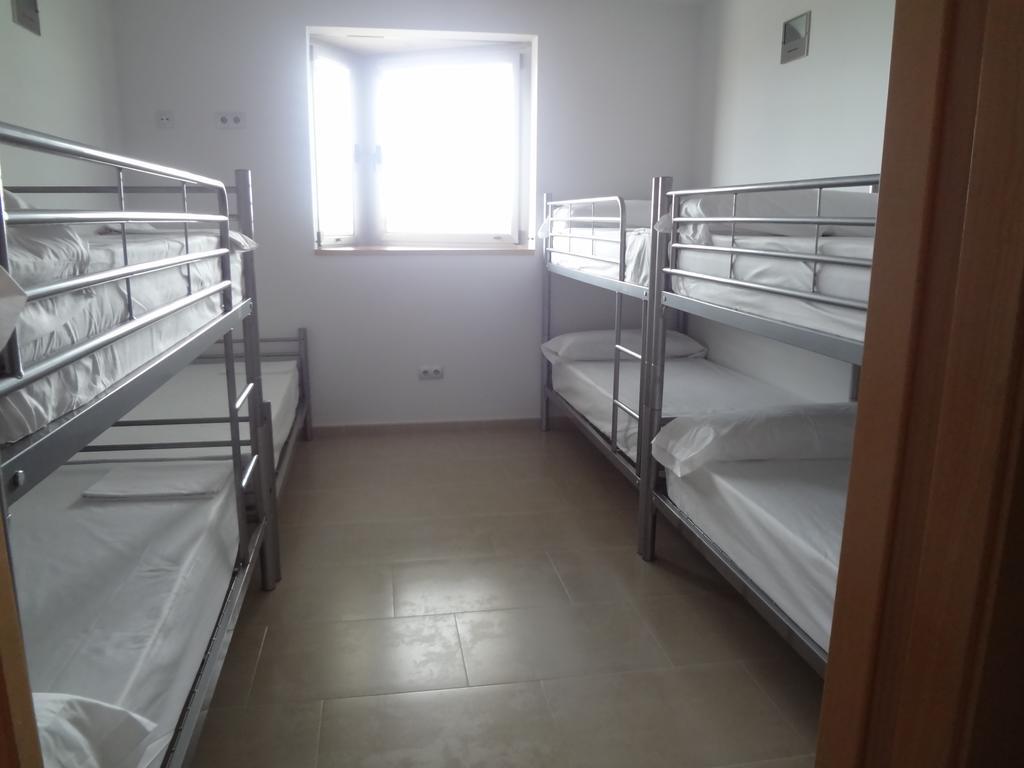 Hostel De *