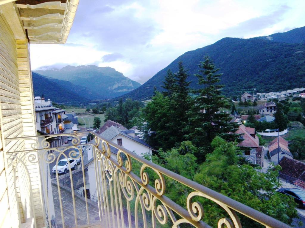 De La Val Hotel