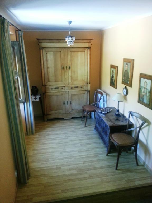 De La Val Hotel *