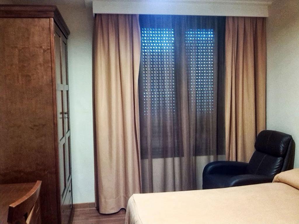 Hotel Reina Isabel 5*