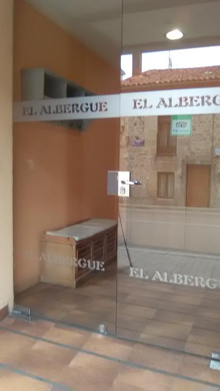 Hostal El *