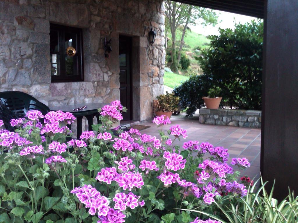 Casas Rurales El Corberu Country house *