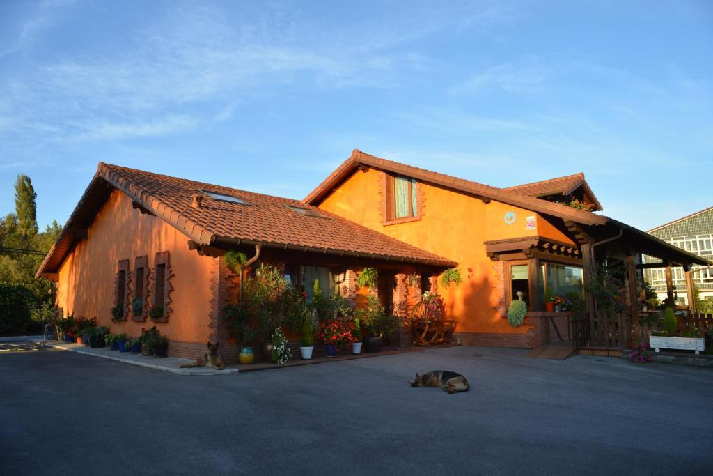 Guest house Alojamiento Bernabales