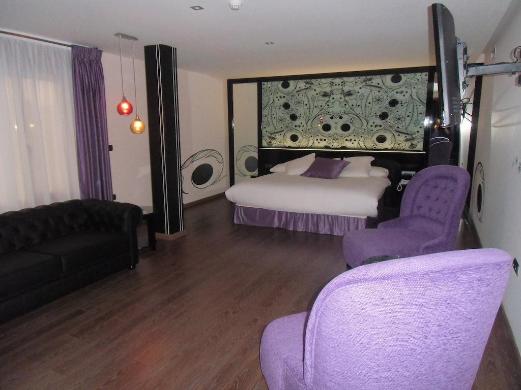 Hotel Area De Servicio Villamartín 2*
