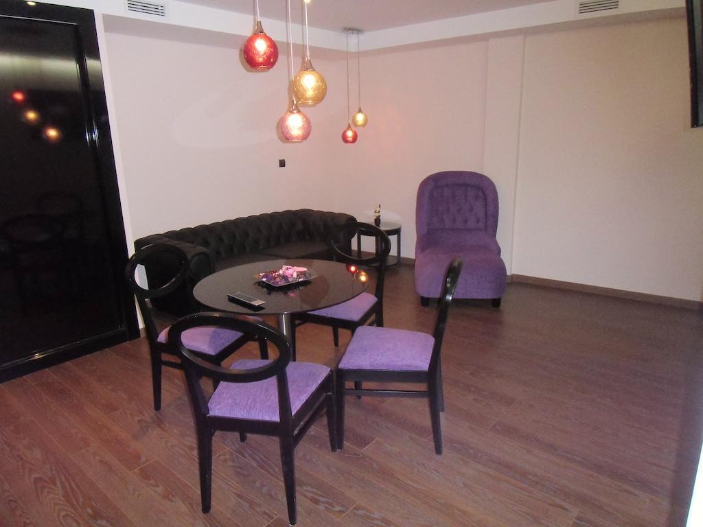Area De Servicio Villamartín Hotel 2*