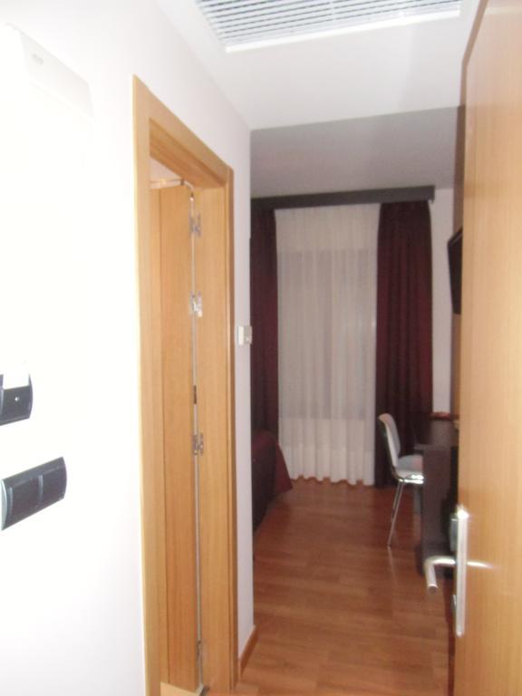 Area De Servicio Villamartín 2*