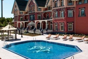 Hotel Portaventura Lucy's Mansion: Unlimited Park Access & Express Passes