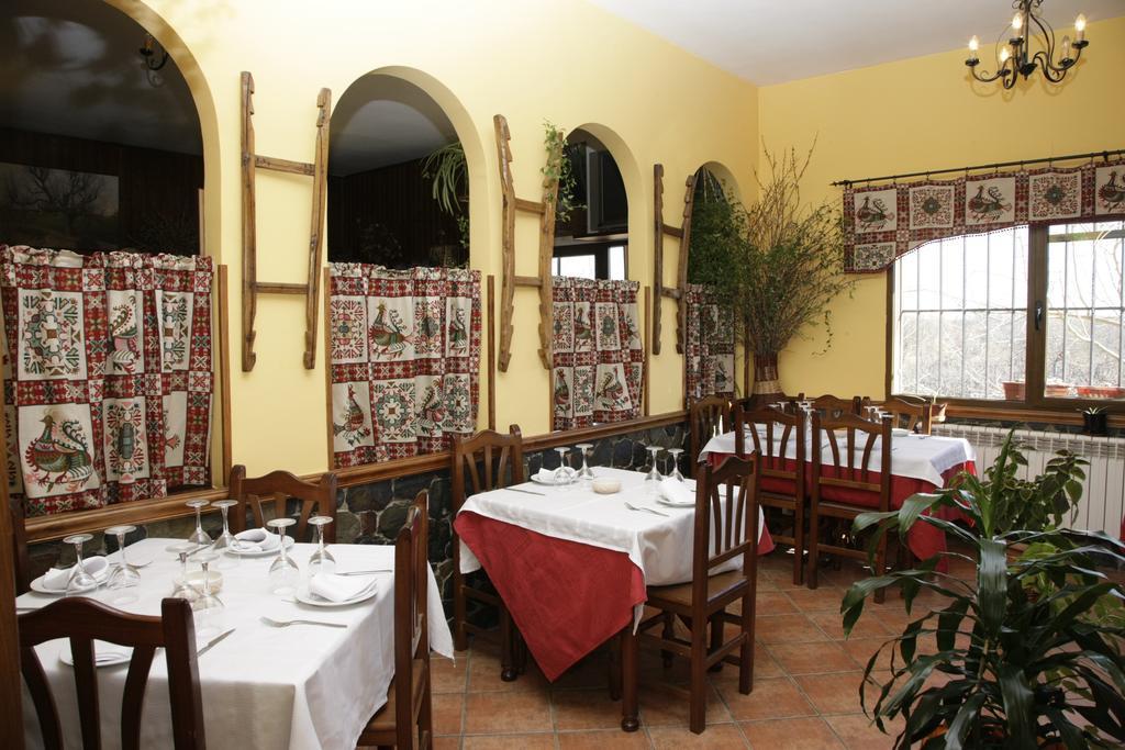 Pensión Restaurante Alto Rey Arroyo de las Fraguas