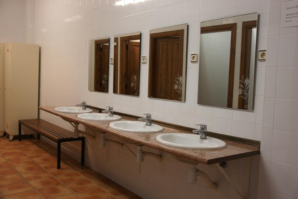 Centenares