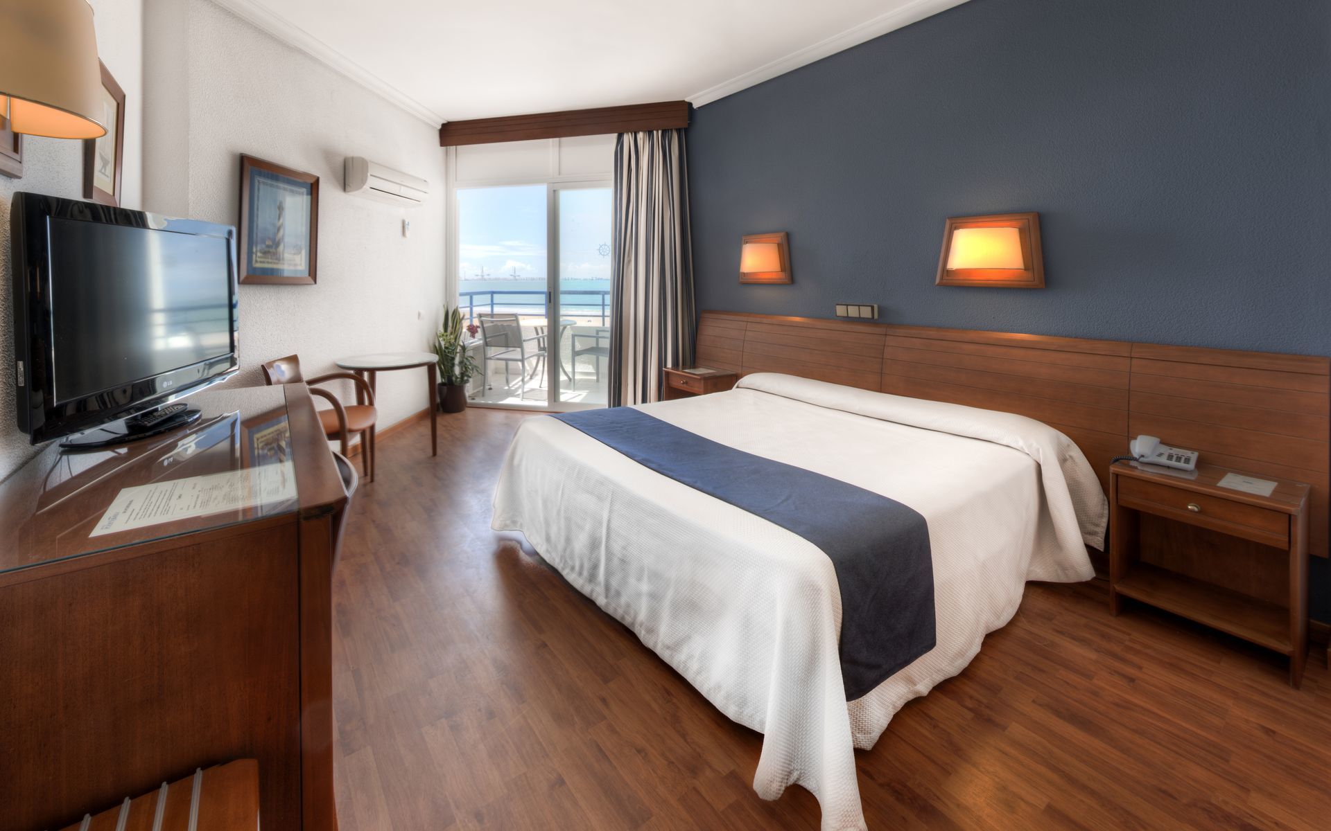 Hotel Puerto Bahia & 4*