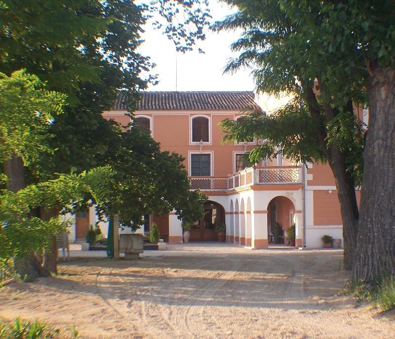 Hostel Ull De Canals *