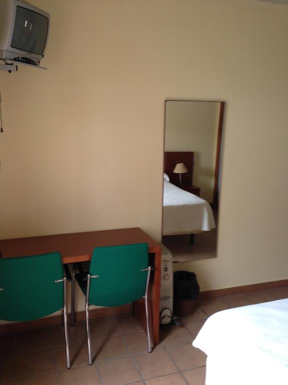 Hostal De Puntas De *