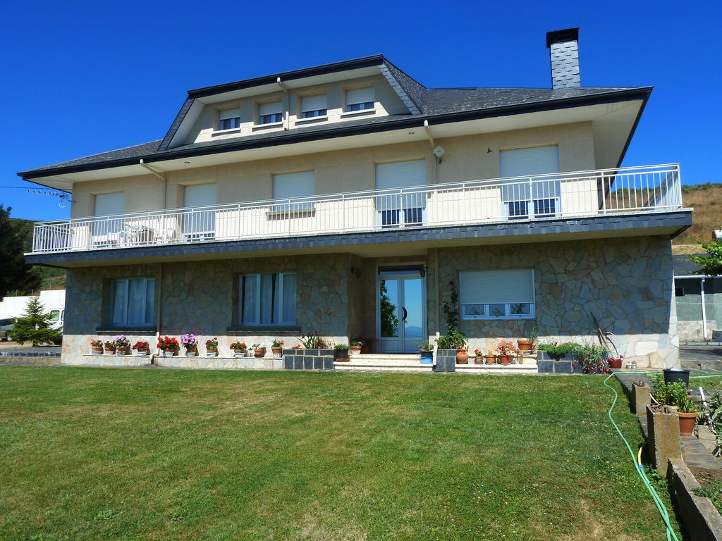 Guest house Pension Riego De Ambros