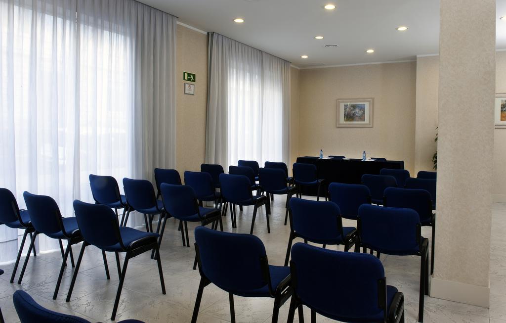 Hotel Vincci Mae 4*