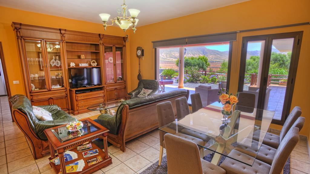 Villa De Lujo Con Piscina Privada Y Tetir