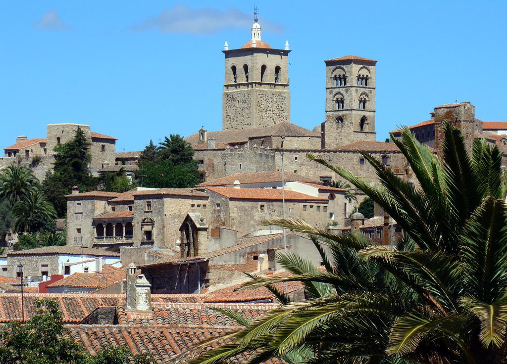 Pensión Emilia 2*