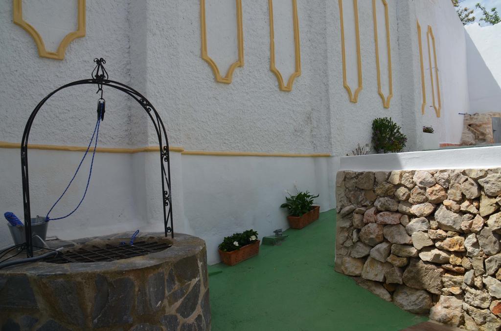El Almendro Y La Montaña Tàrbena