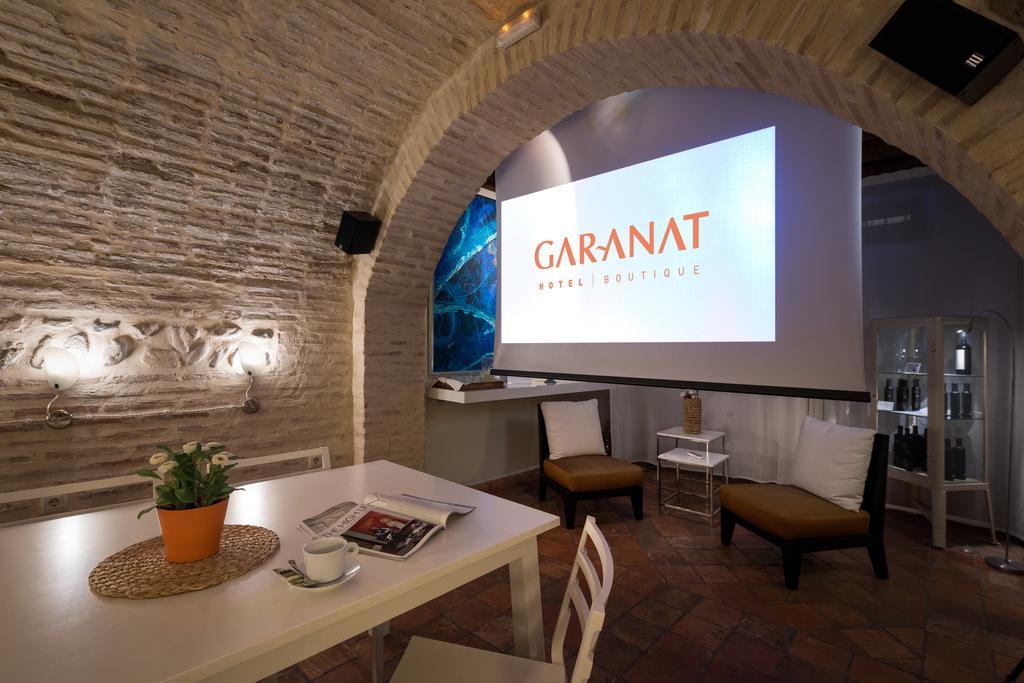 Gar Anat Boutique