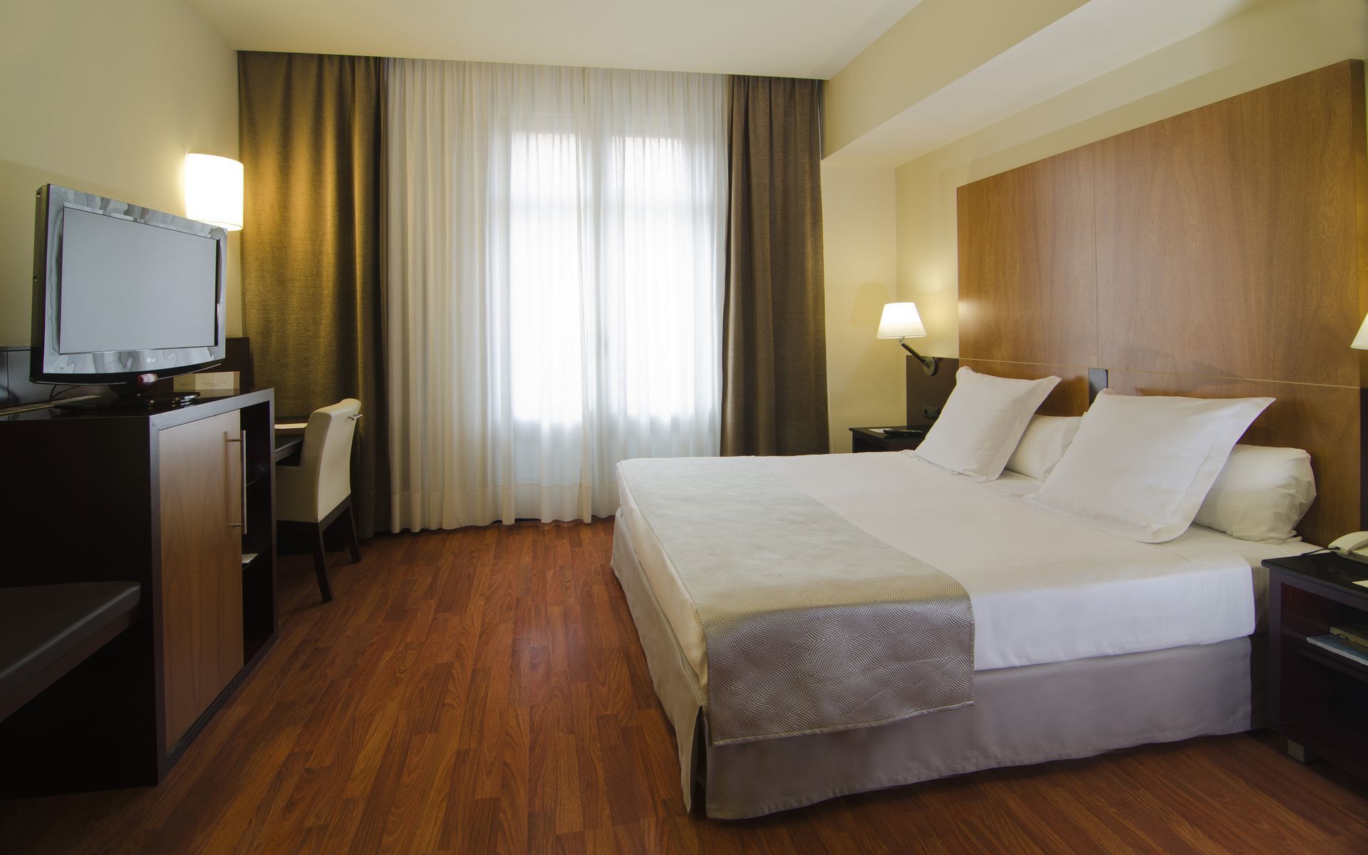Hotel Catalonia El Pilar 4*