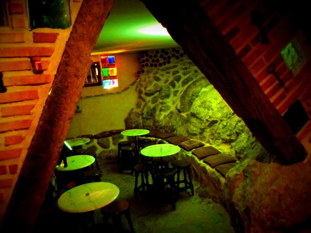 Apartahotel Centro De Turismo Rural Roqueo De Chavela 2*