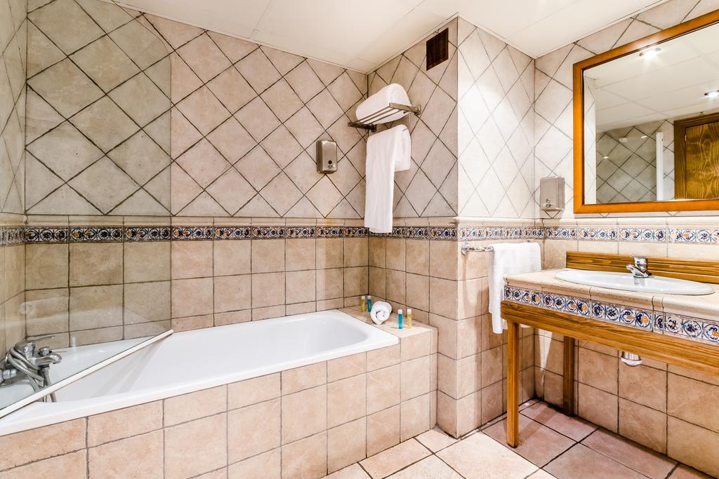 Hotel Hospederia Palacio Papa Luna 3*