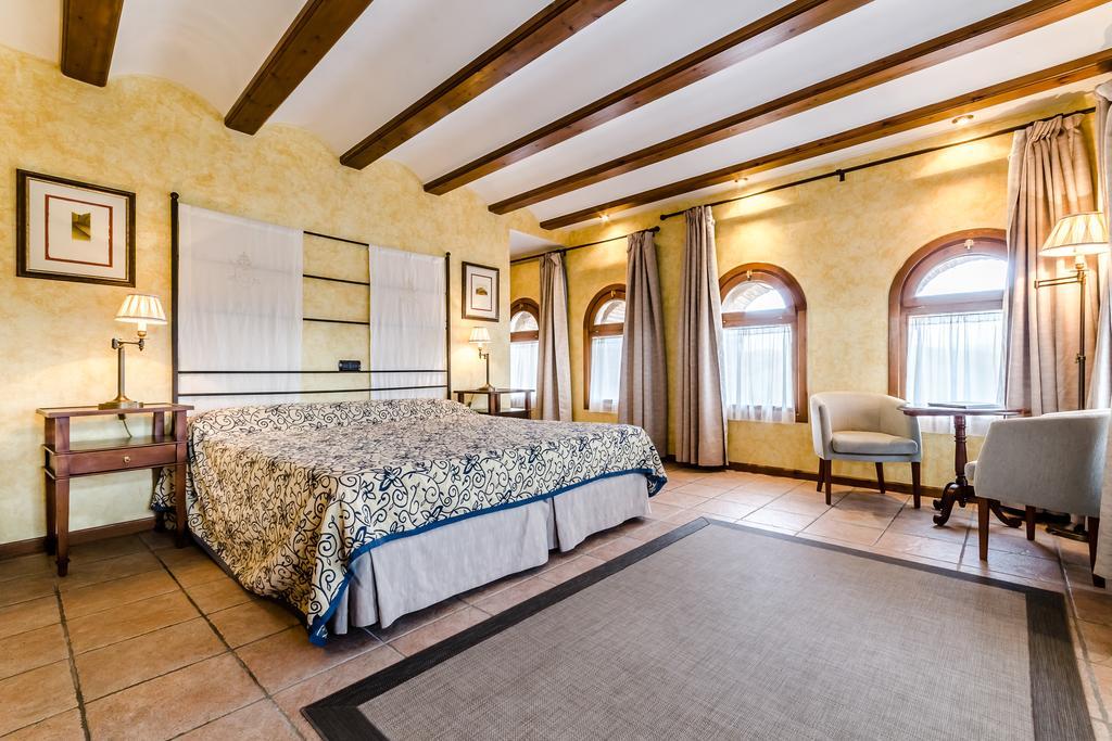 Hotel Hospederia Palacio Papa Luna 3*