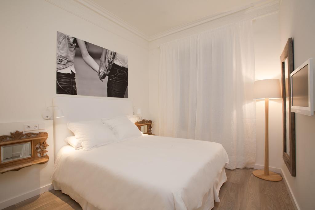 Apartment Casanova Charm 4bdr Barcelona