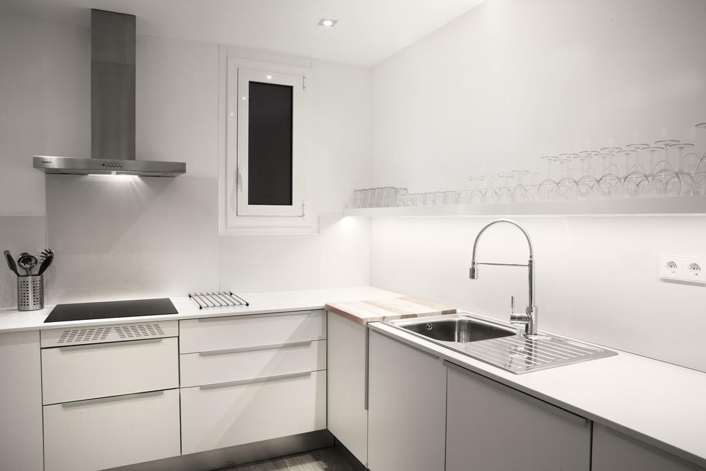 Apartment Casanova Charm 4bdr Barcelona