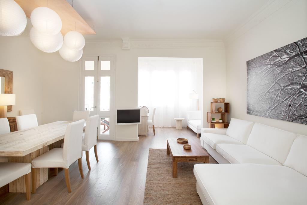 Apartment Casanova Charm 4bdr Barcelona