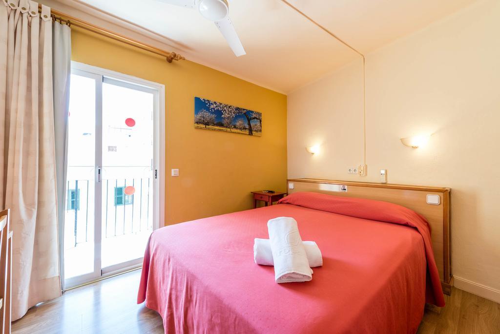 Pensión Residencia Europa Punico *