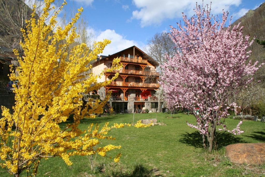 Estanys Blaus Hotel 3*