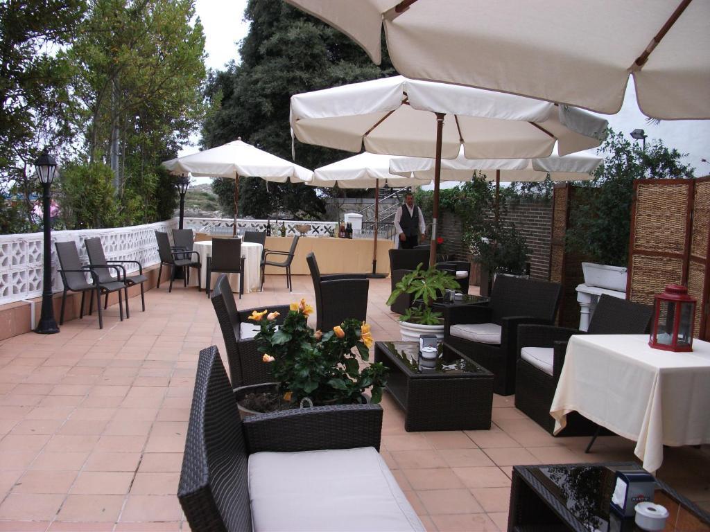 Hotel Bella &