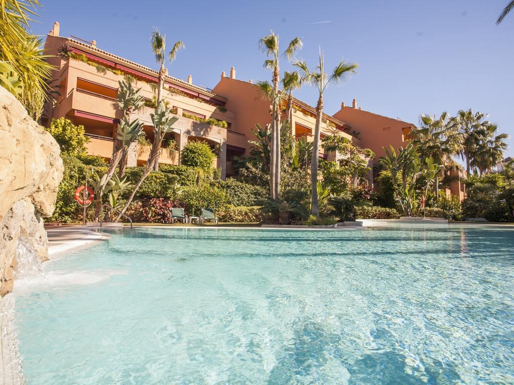 Vacation Marbella: Beachfront Luxury Duplex Penthouse