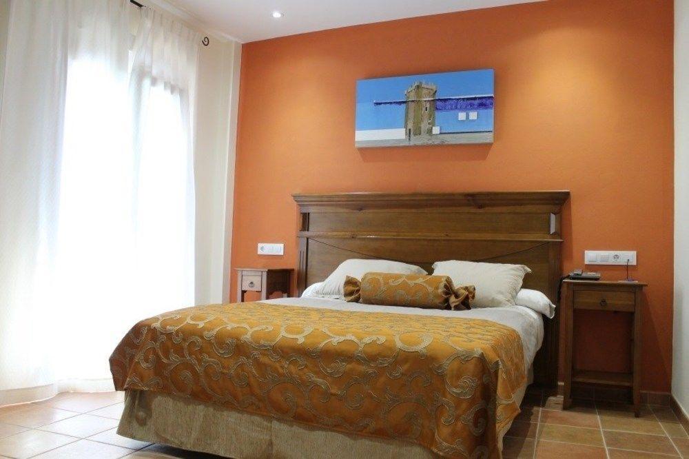 Hotel Almadraba Conil 3*