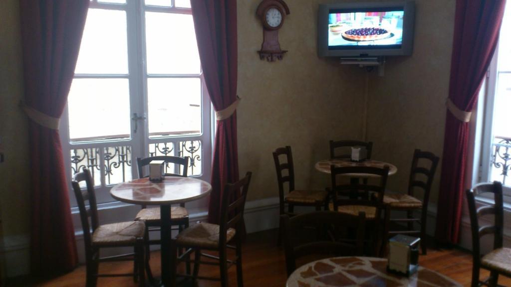 Aguila Hotel