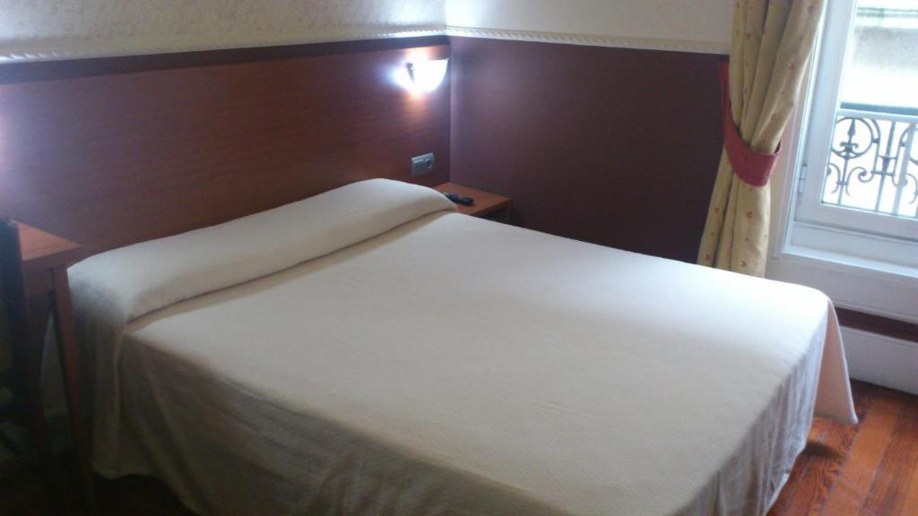 Aguila Hotel *