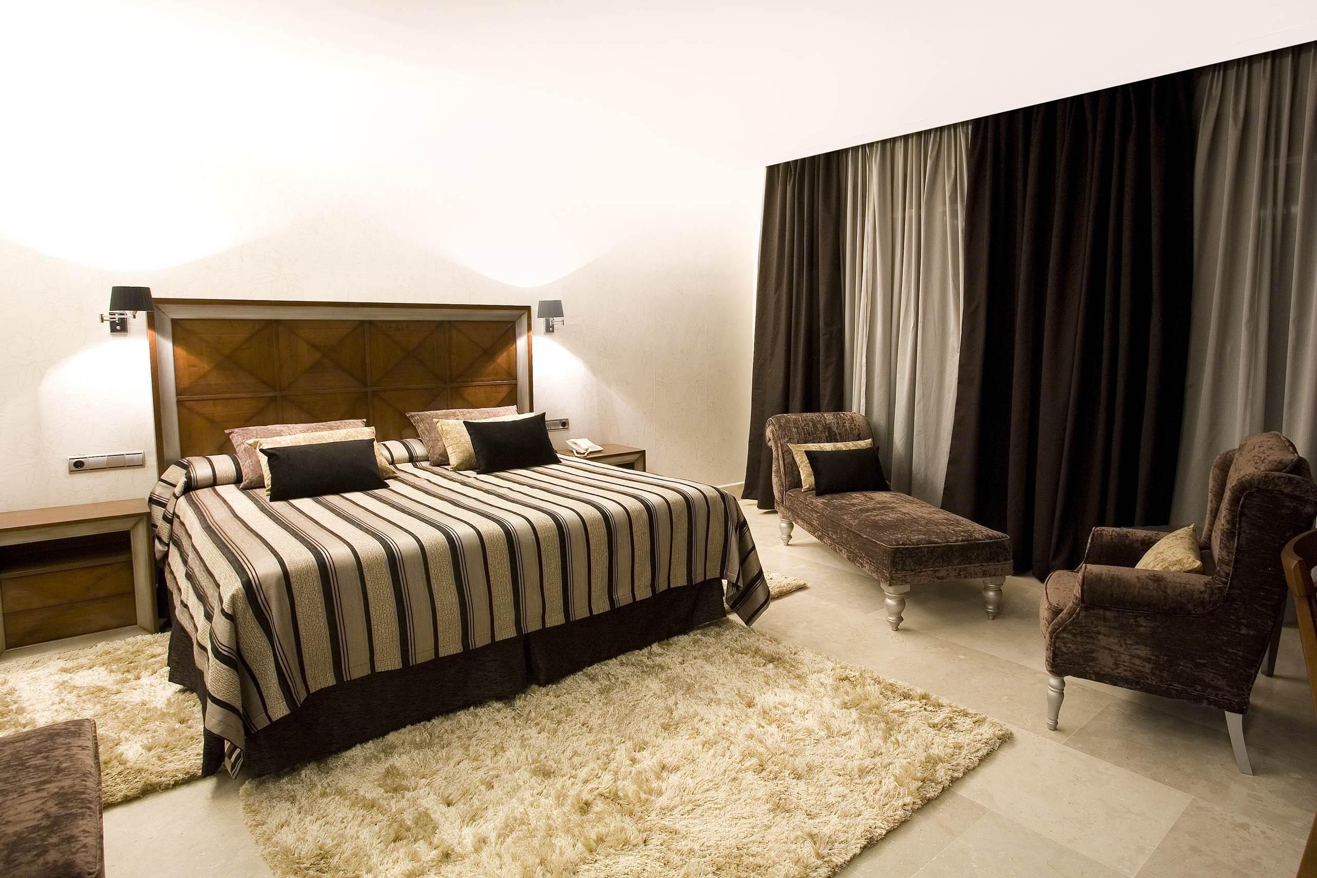 & Arzuaga (adults Only)