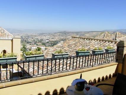Cerezos Hotel