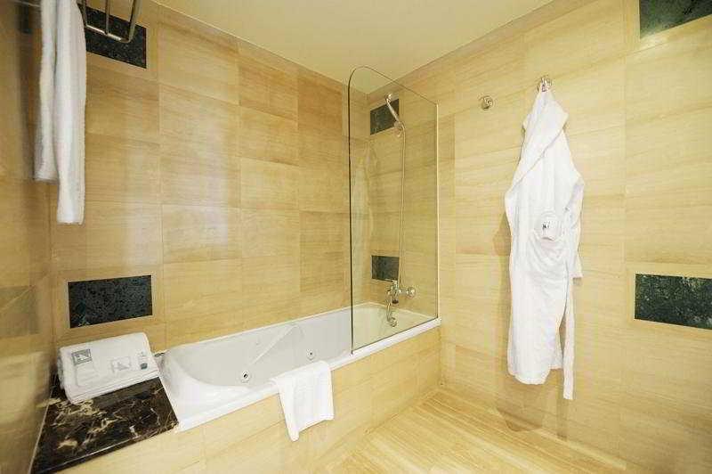 Exe Barbera Parc Hotel 4*