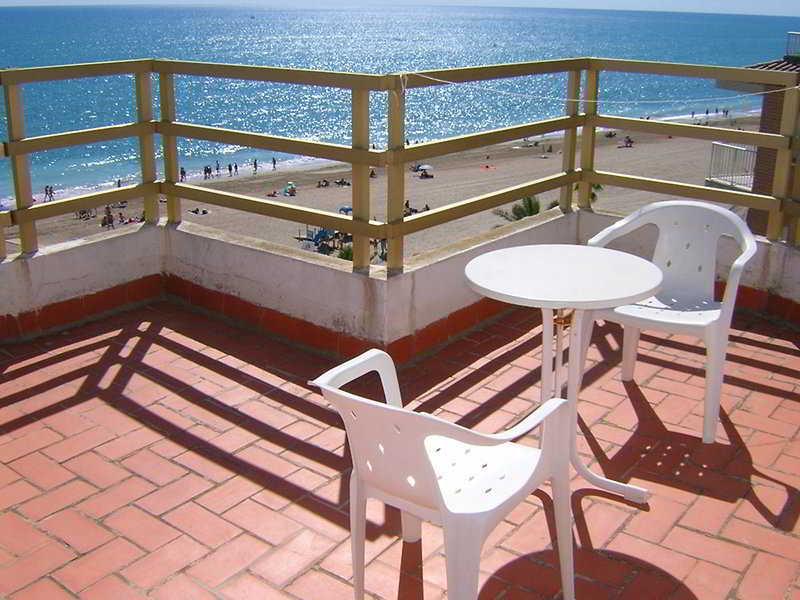 Sunday's Hotel