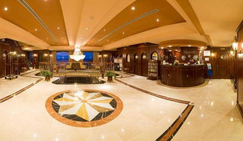 Club Hotel