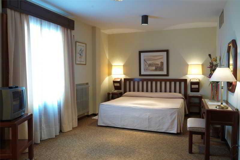 Exe Casa De Linajes Hotel 3*