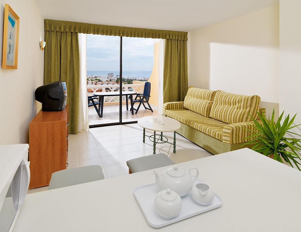 Paradise Court Aparthotel 2*