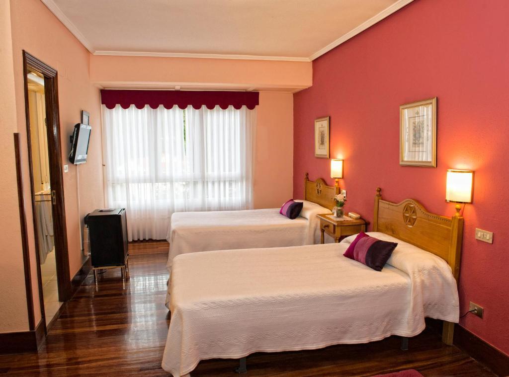 Hotel Txaraka 2*