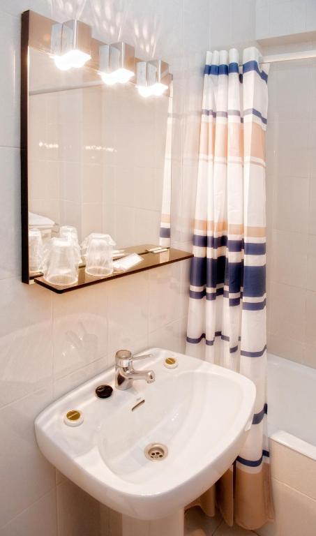 Hotel Txaraka 2*