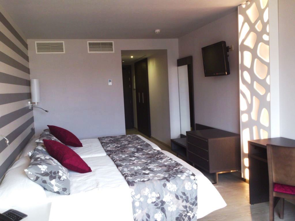 Rh Aura Hotel